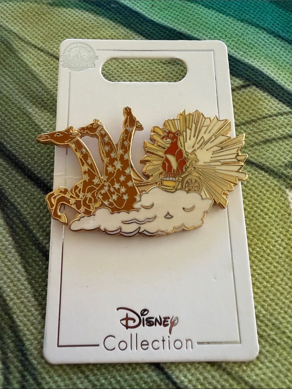 Disney Lion King Pin - Gold, White, Orange